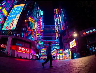 十大led顯示屏網：戶外LED屏如何應對高溫、暴雨預警，極端天氣