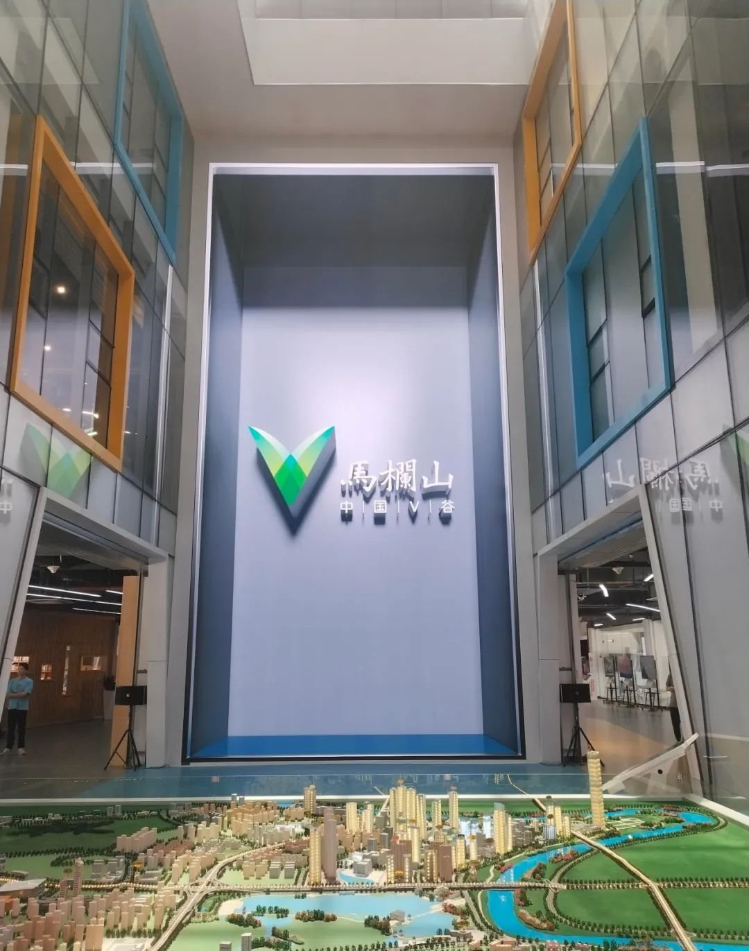 雷曼8K大屏賦能國家級雙創示范基地,打造深圳蛇口網谷展廳新風貌