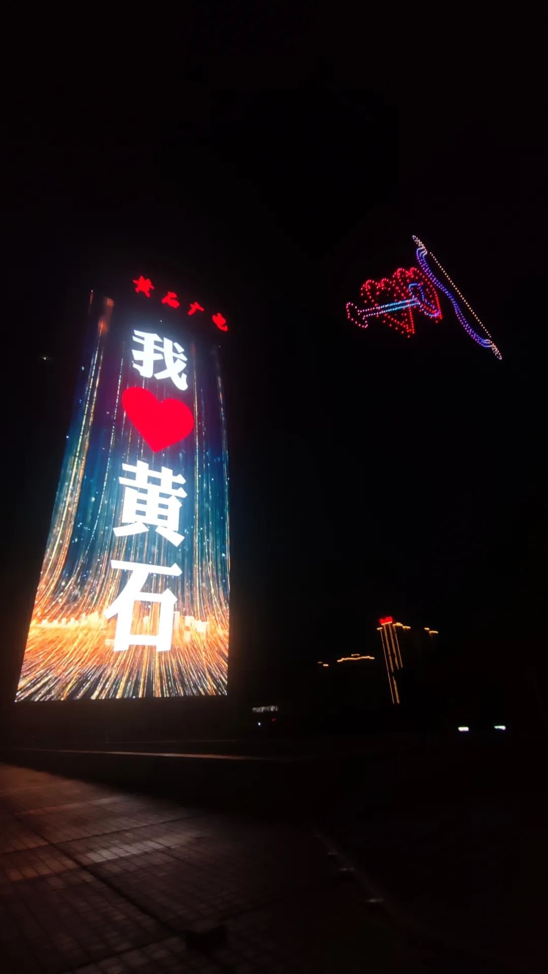 全網點擊量破1300W+！這塊華中最大LED屏火了
