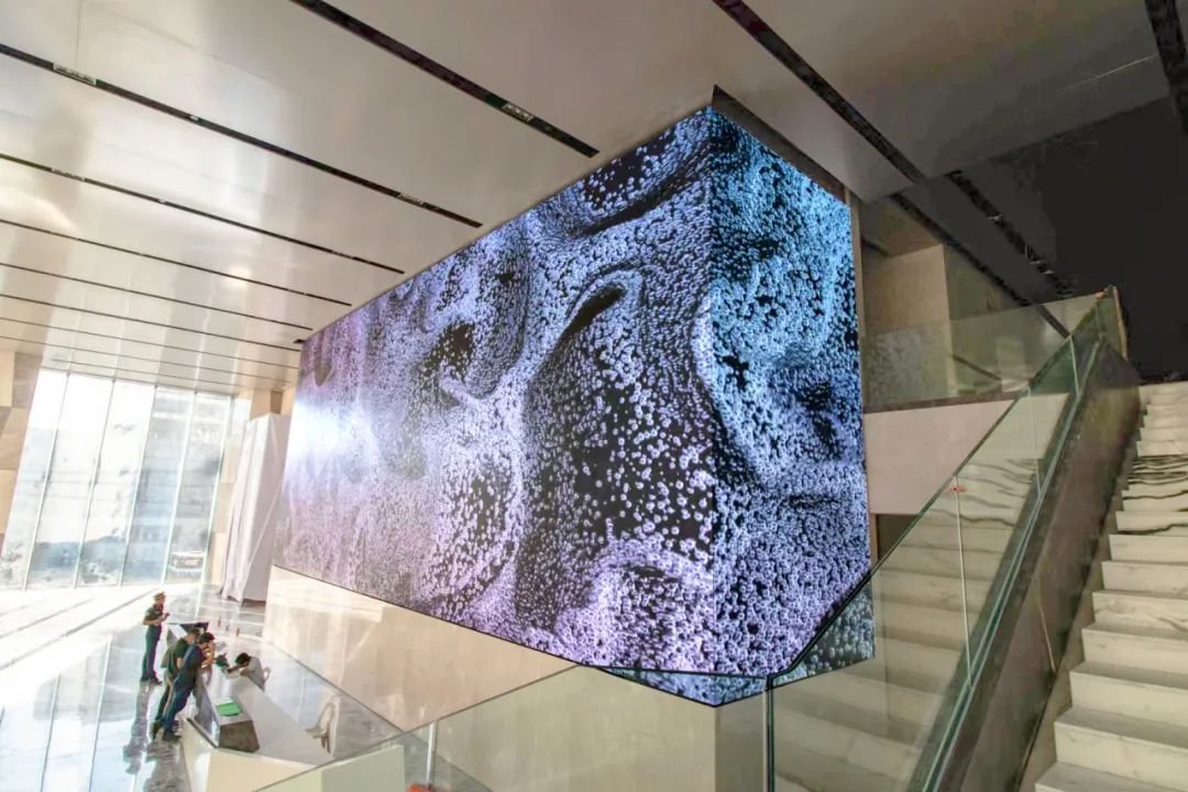 led顯示屏十大品牌雷曼三面直角屏點亮菲律賓AYSA大樓