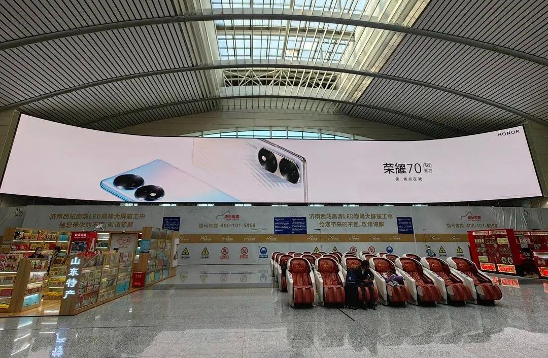 暑運持續(xù)升溫，艾比森至真顯示開啟便捷出行新體驗