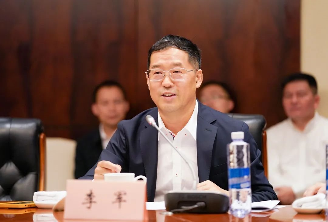 京津冀地區(qū)湘商代表座談會(huì)LED顯示屏十大品牌利亞德集團(tuán)董事長(zhǎng)李軍親自參加