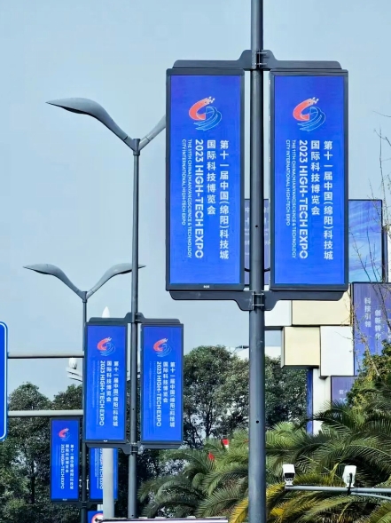 燈桿屏是有他的使用價值還是僅僅成為城市一道亮麗的風景？