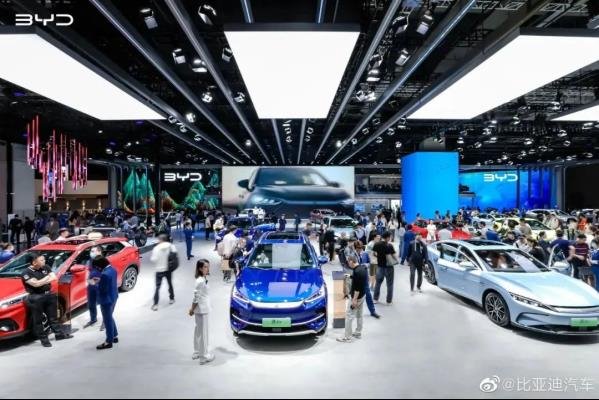小米、比亞迪、保時捷都在用!LED顯示屏閃耀2024年最熱車展