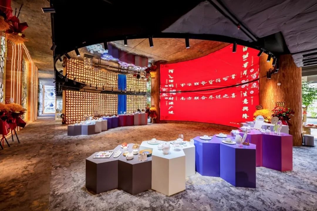 雷曼康碩展LED弧面屏點亮名企展廳，匠心打造奢華體驗