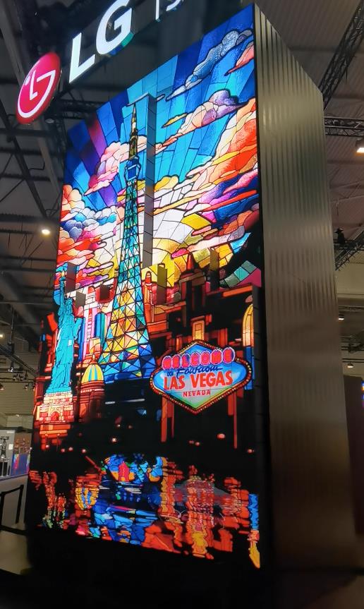 LG在ISE 2024上展出的動態(tài)LED屏